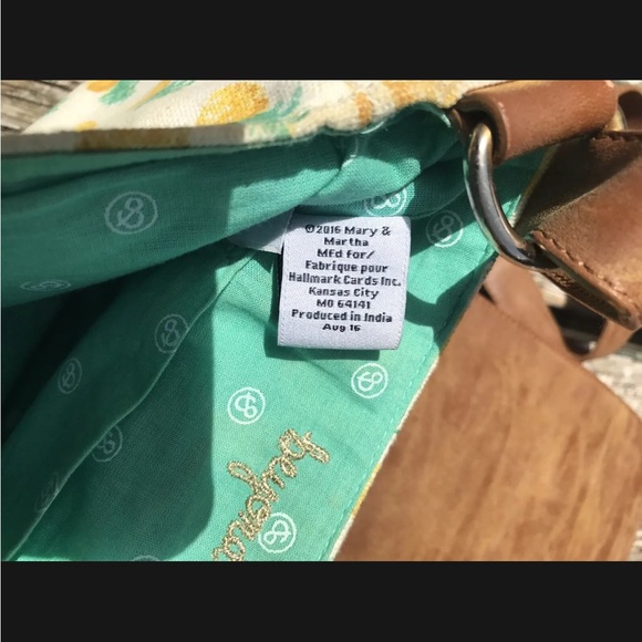 Mary & Martha Glories & Grace Pineapples Crossbody Bag Purse Hallmark White - Picture 6 of 8